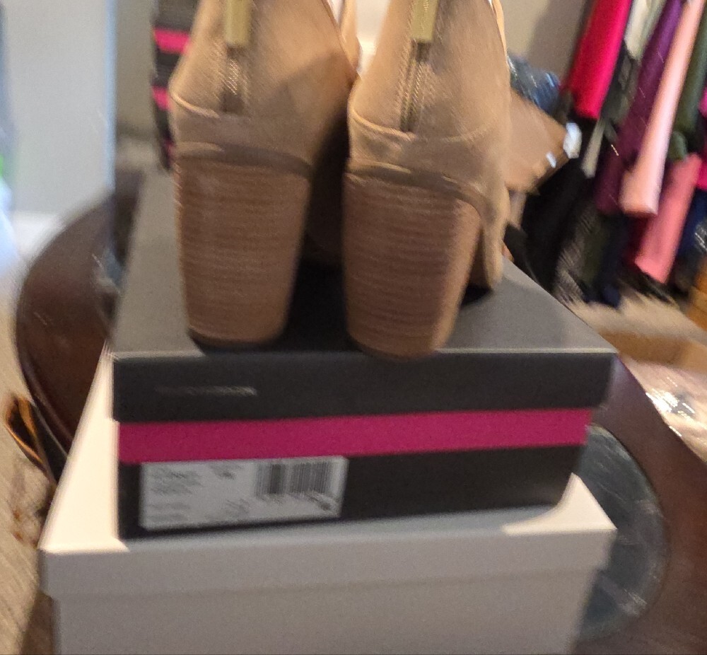 Vince Camuto Tortilla Suede Pointed Toe Ankle Booties - Picture 9 of 10